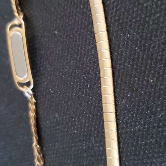 AVON 1970S VINTAGE 2 GOLDEN  BRACELETS - Picture 3 of 6